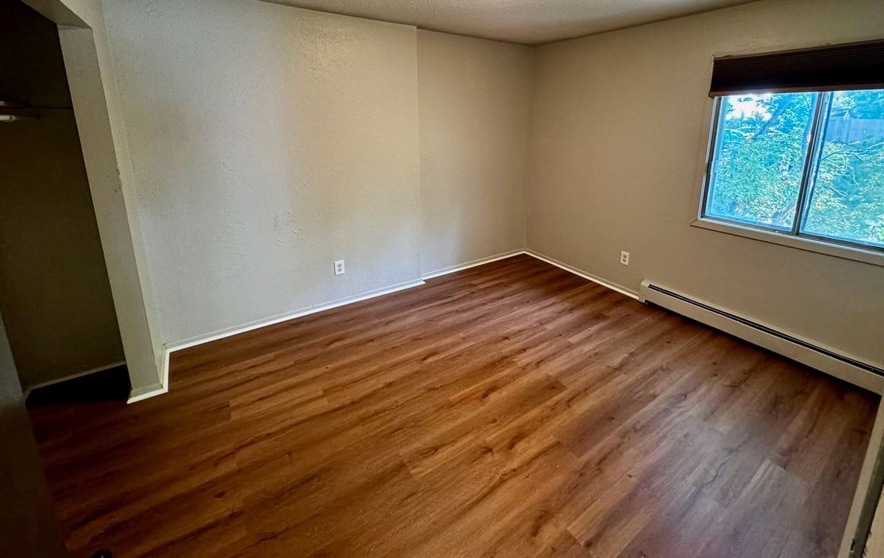 York Ave Apartments - Photo 2 of 16