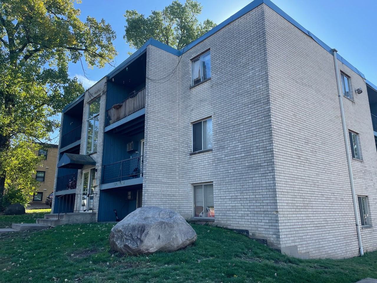 York Ave Apartments - Photo 4 of 16