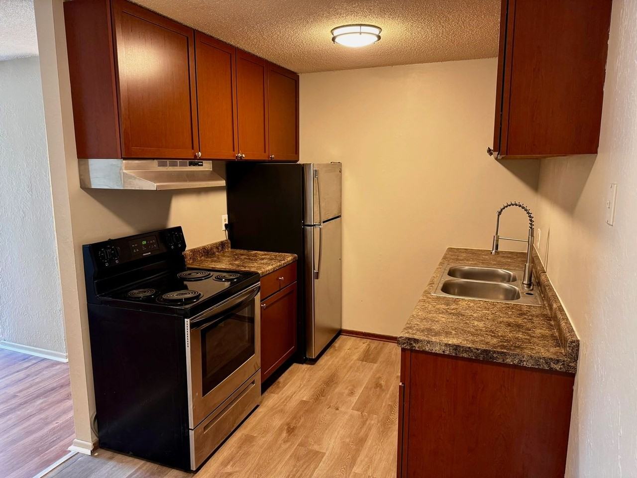 York Ave Apartments - Photo 6 of 16