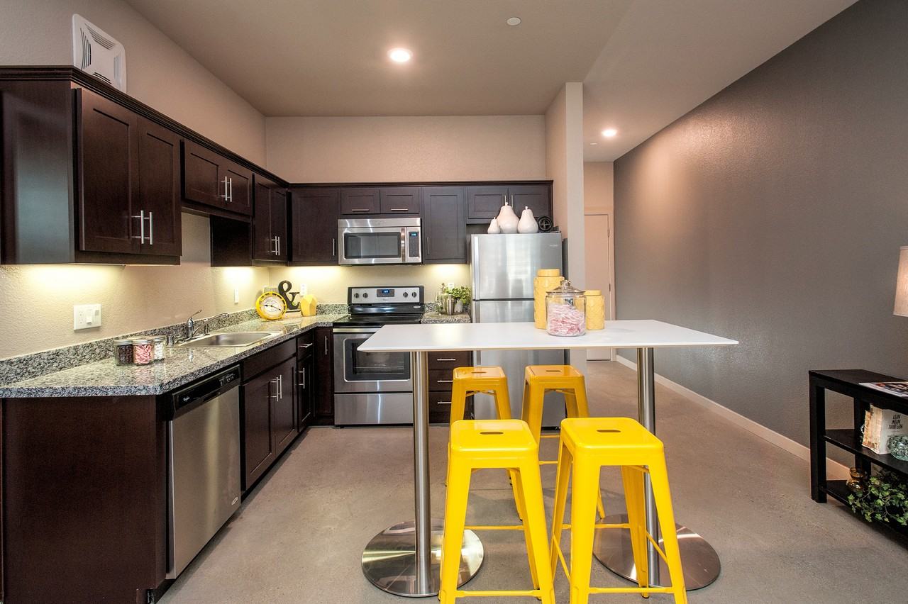 Mason At Hive - Photo 4 of 50