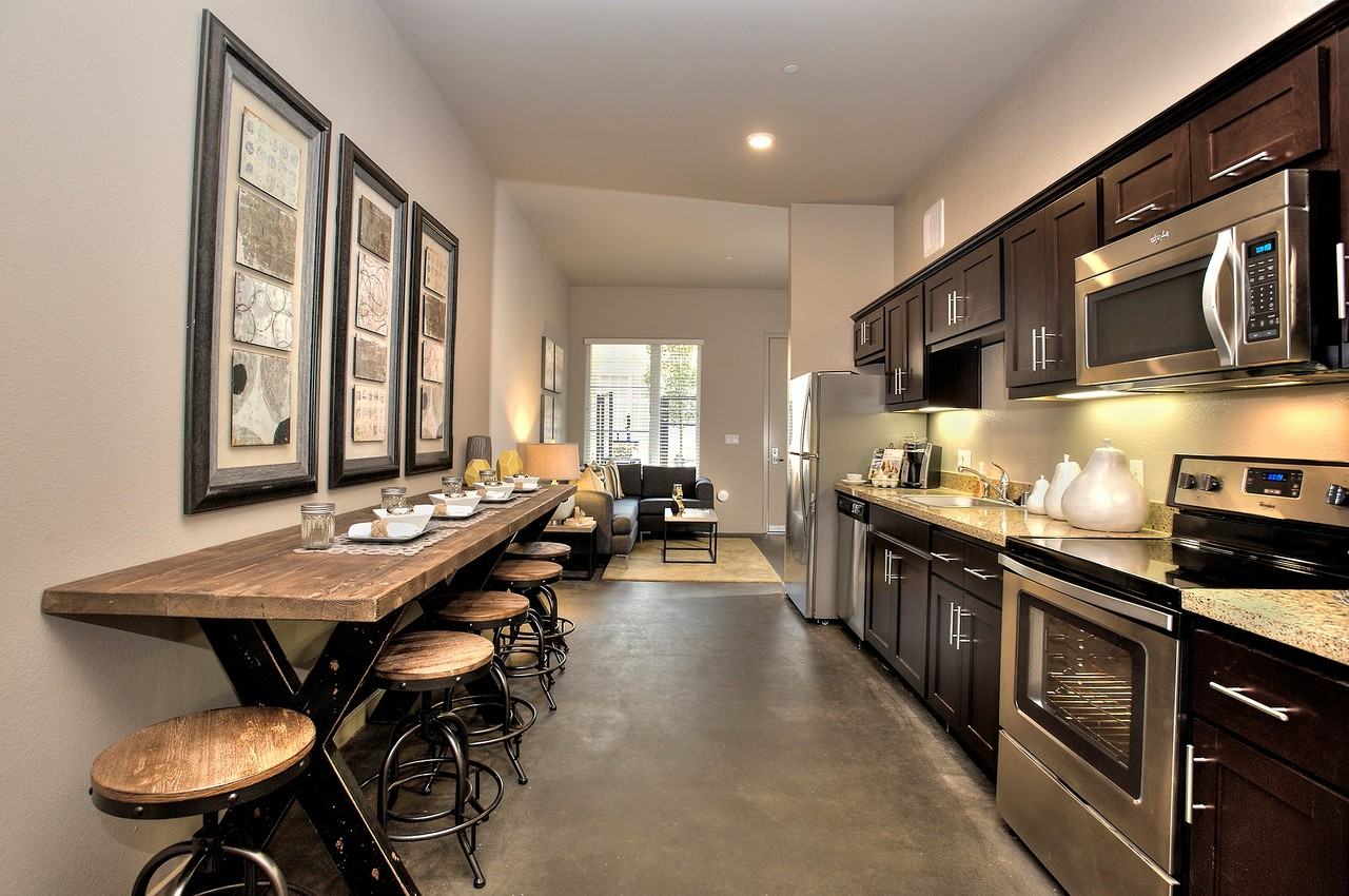 Mason At Hive - Photo 7 of 50