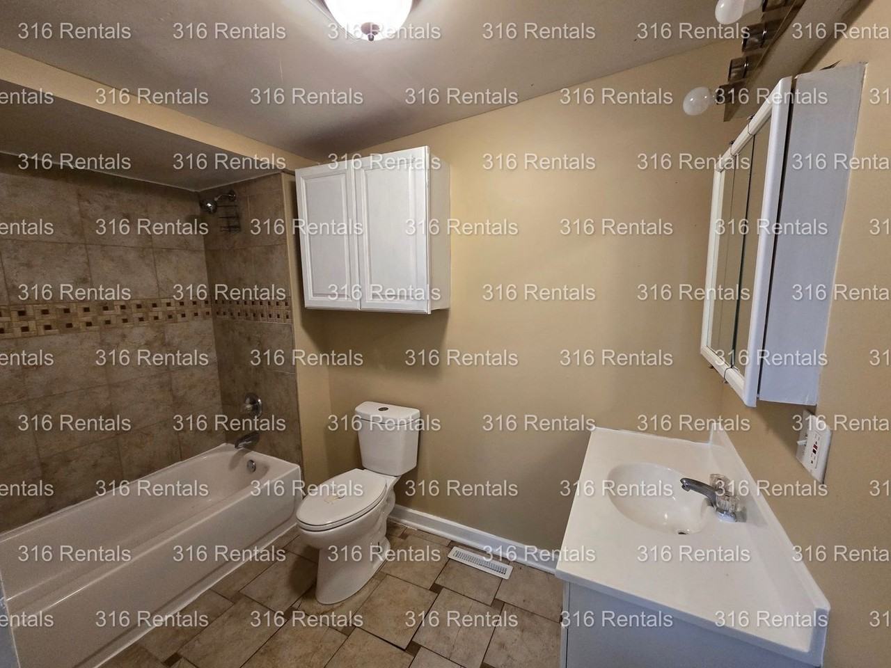 303 W 6th St - Photo 2 of 10