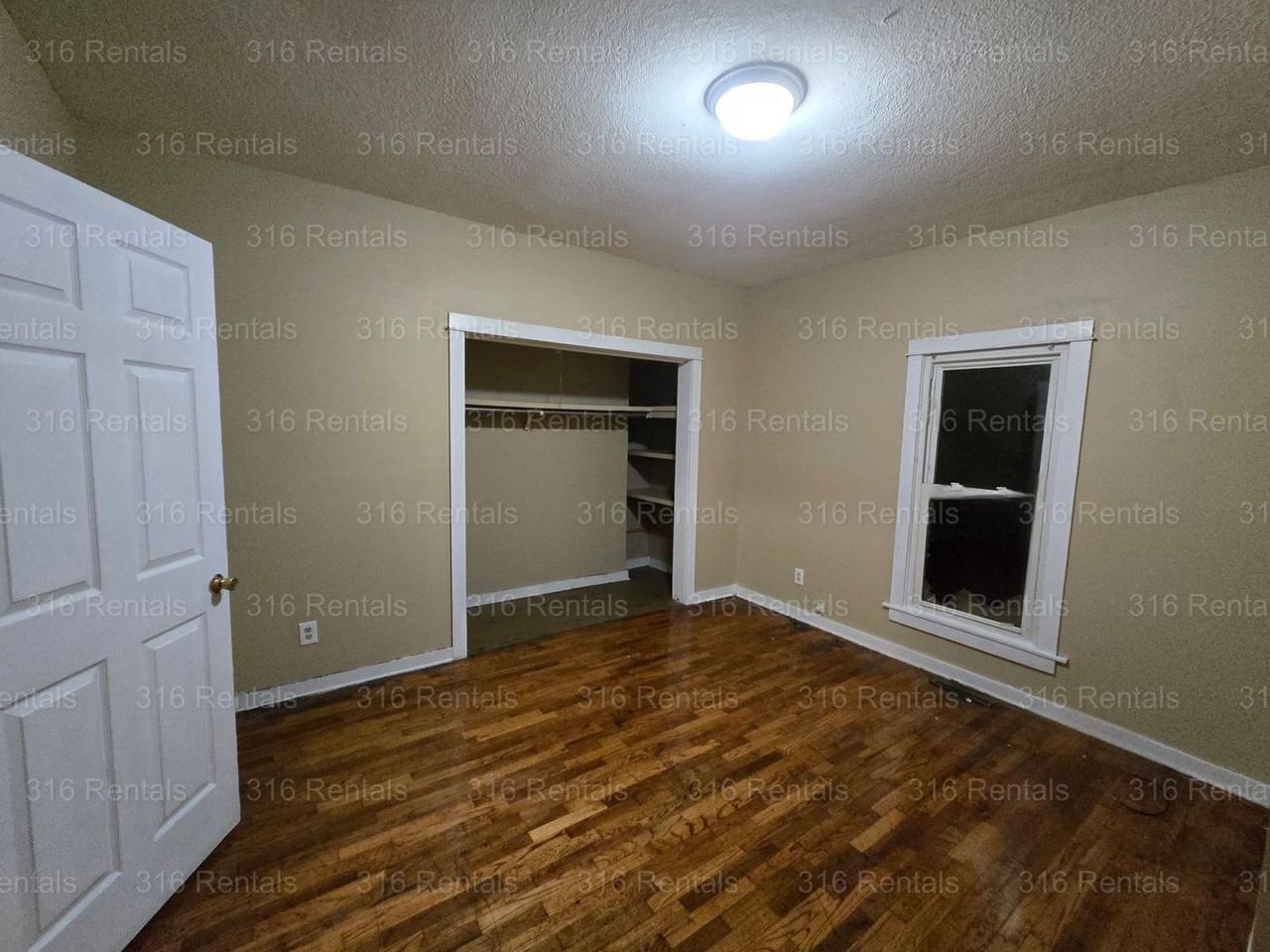 303 W 6th St - Photo 3 of 10