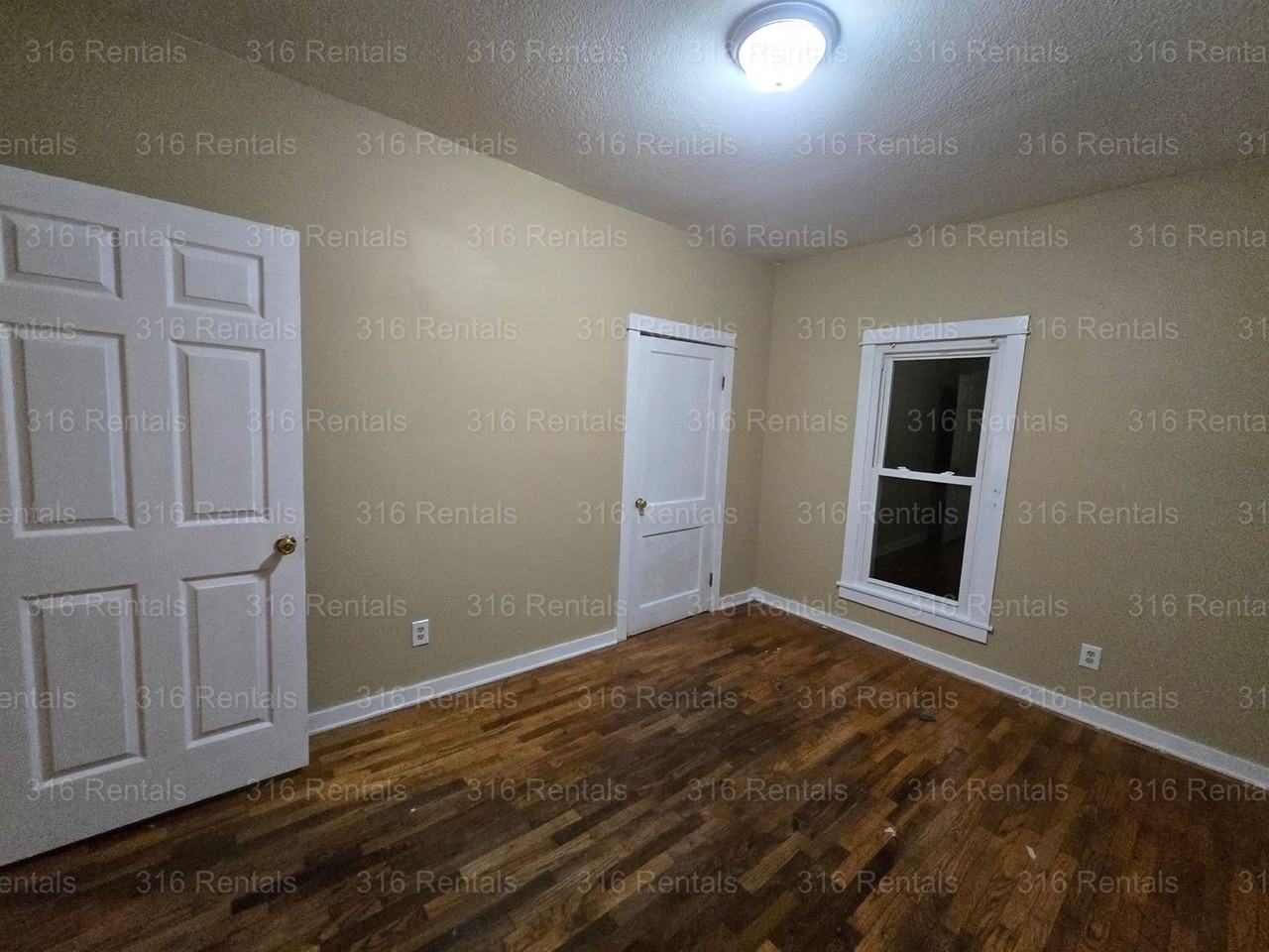 303 W 6th St - Photo 6 of 10