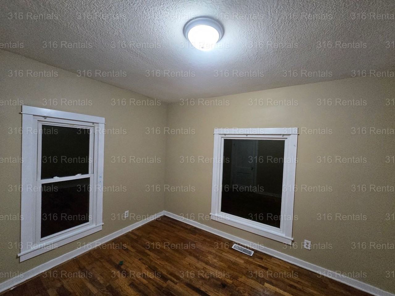 303 W 6th St - Photo 7 of 10