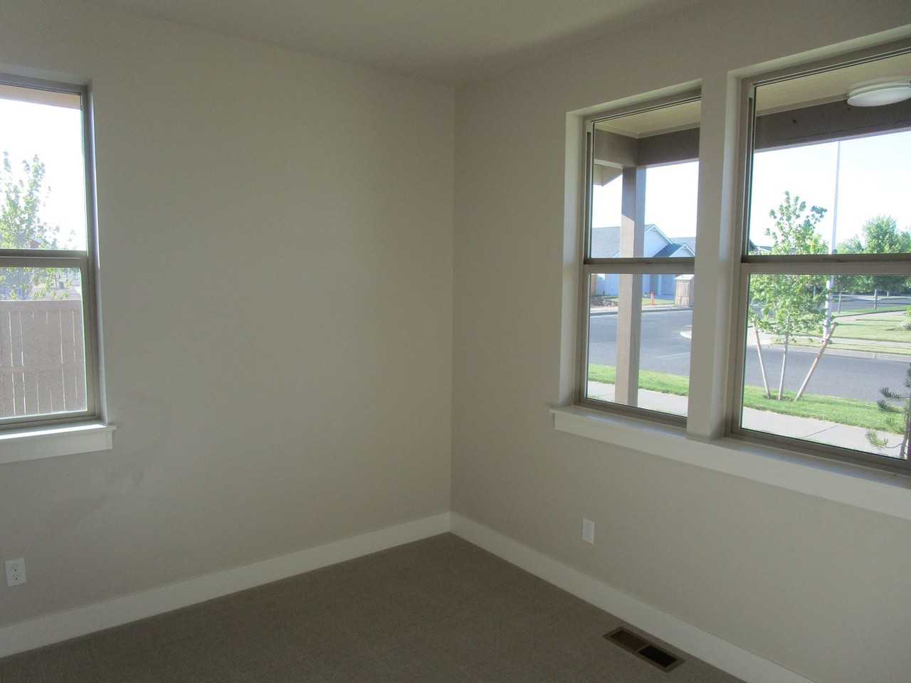 750 Ne Whistle Way - Photo 7 of 17