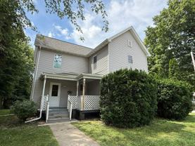 401 E Locust St - Photo 1 of 1