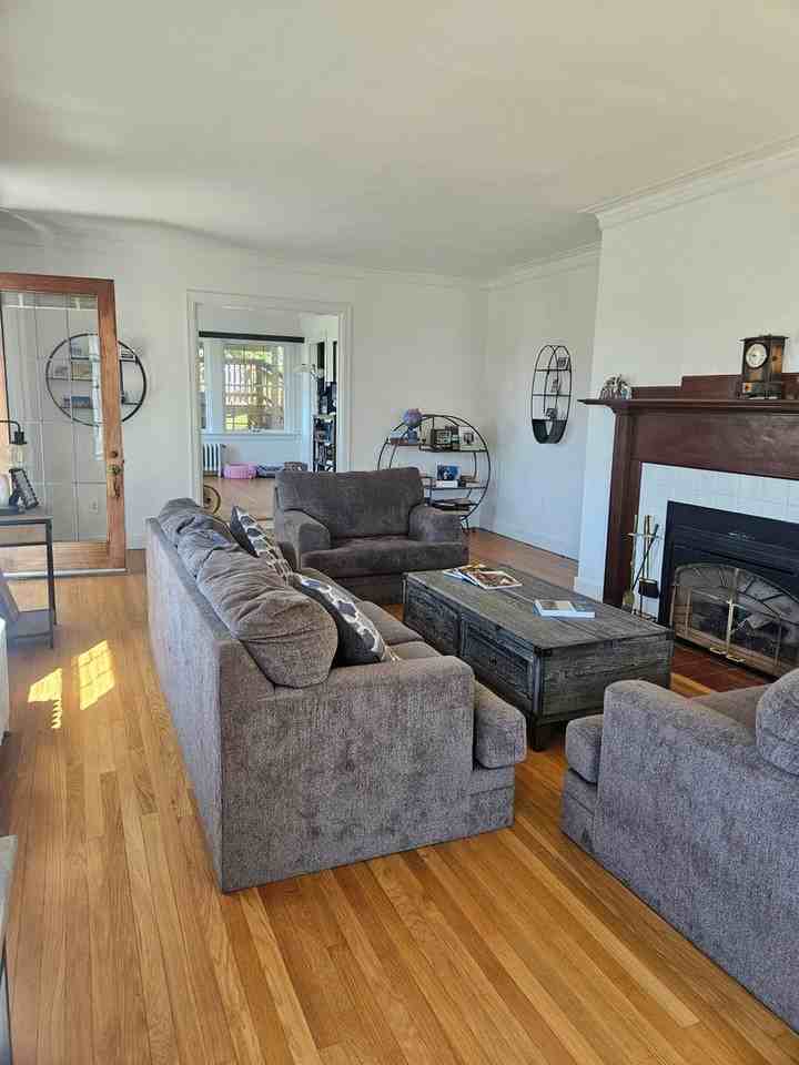 1219 Spur St - Photo 7 of 49