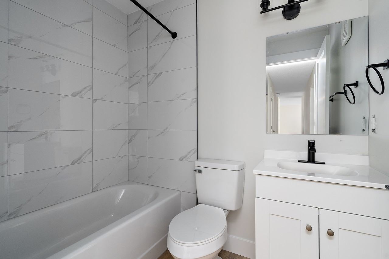 Parklane Manor - Photo 3 of 50