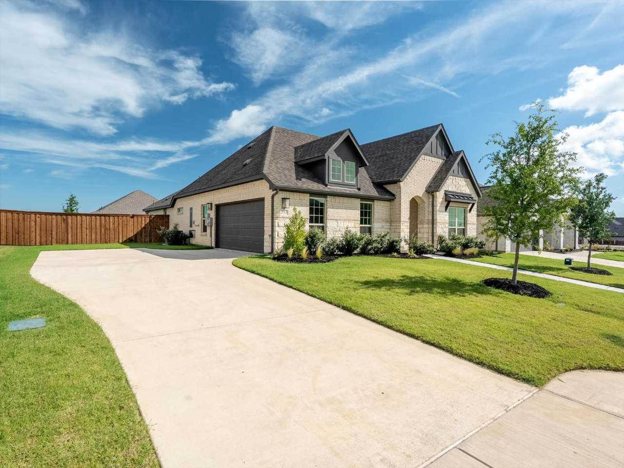 753 Carriage Hill Rd - Photo 2 of 11