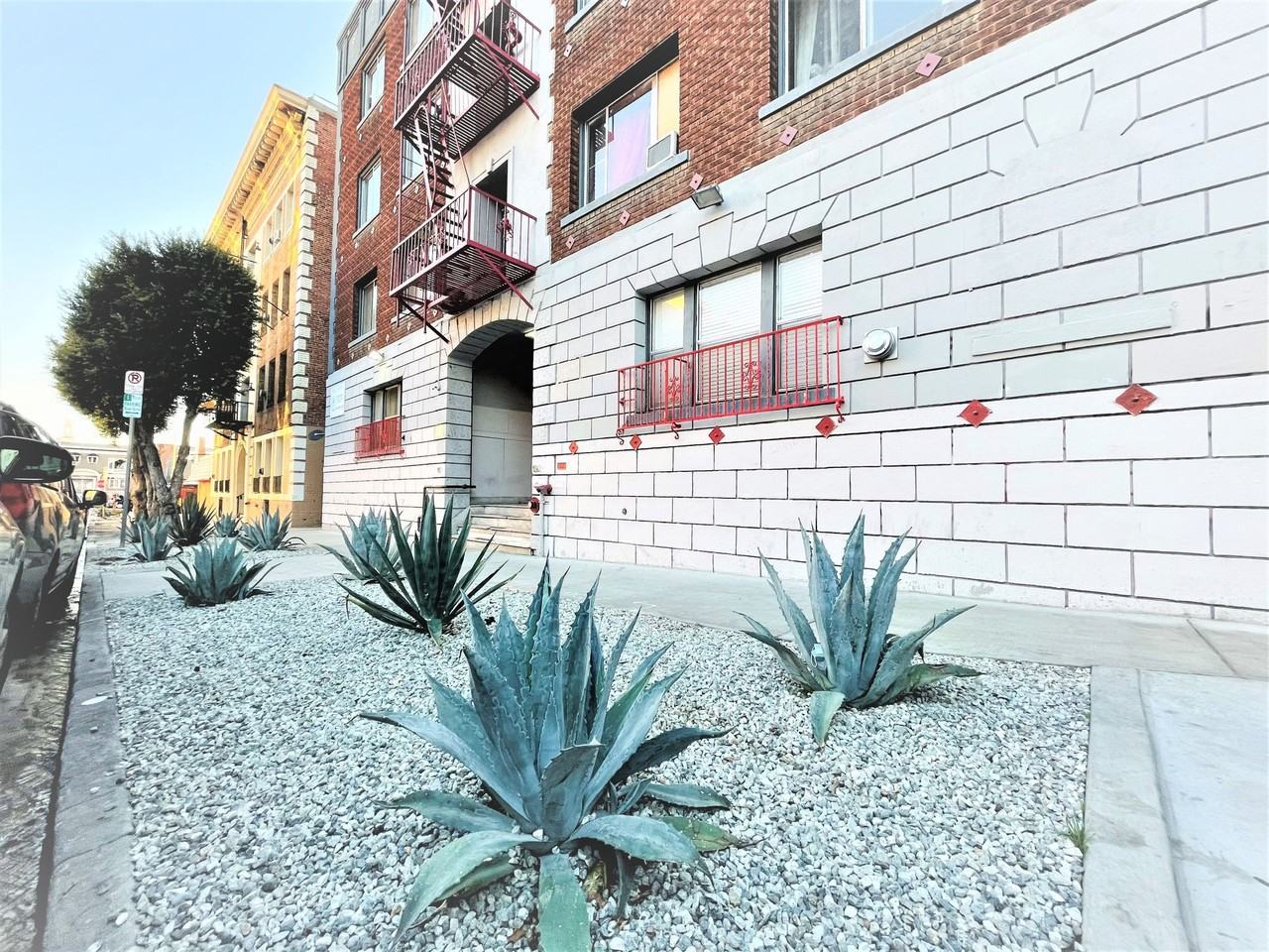 Villa Shatto Apartments - Photo 4 of 37