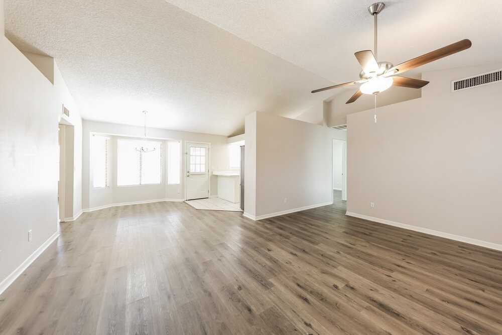 6004 W Kings Ave - Photo 3 of 16