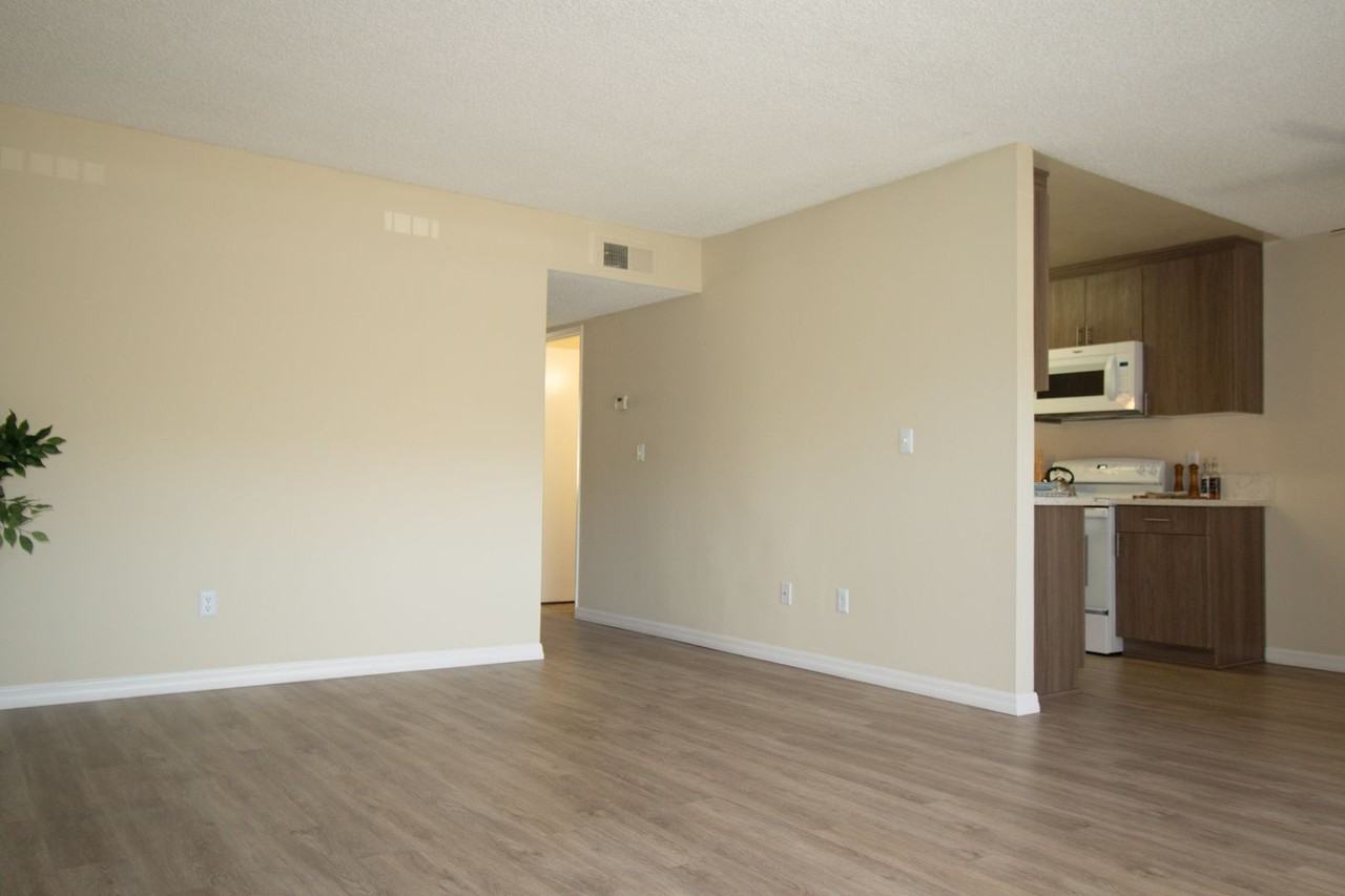 Gold Coast Apartments - Photo 4 of 13