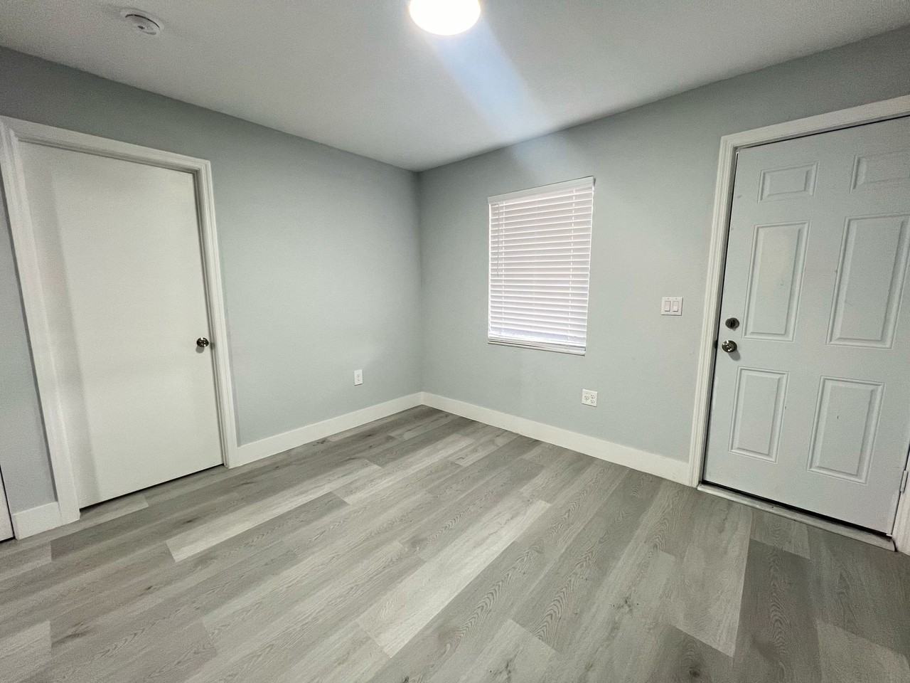 Elegant Apartments For Rent - Photo 6 of 27