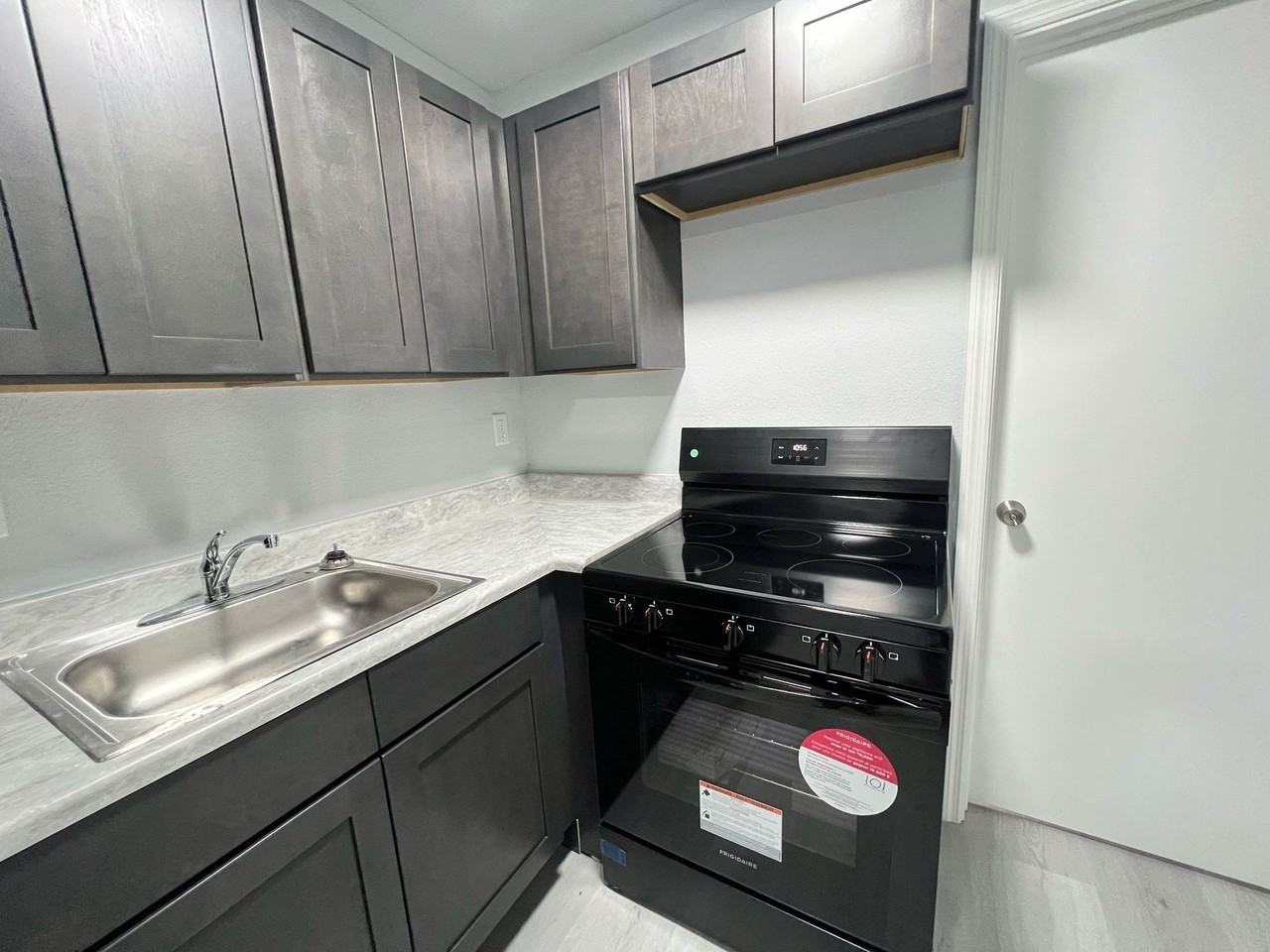 Elegant Apartments For Rent - Photo 7 of 27