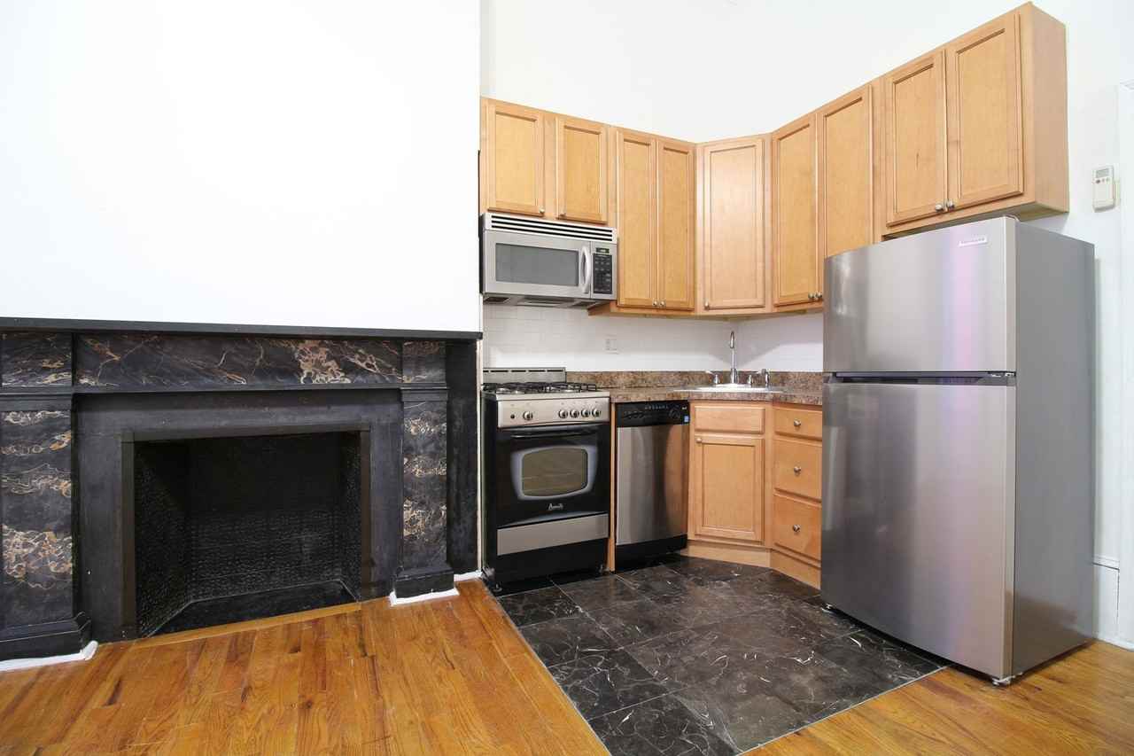 1429 Spruce Street - Photo 4 of 45