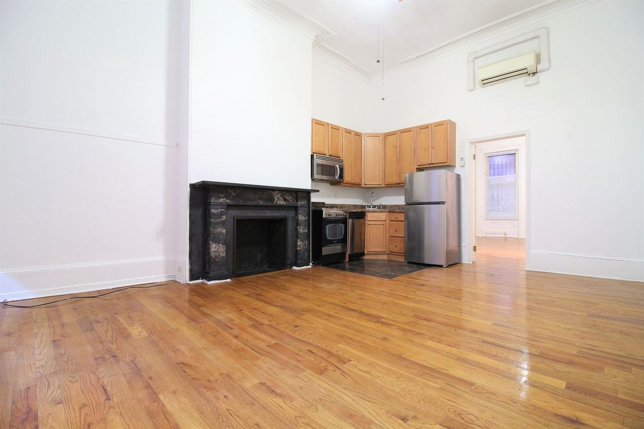 1429 Spruce Street - Photo 5 of 45