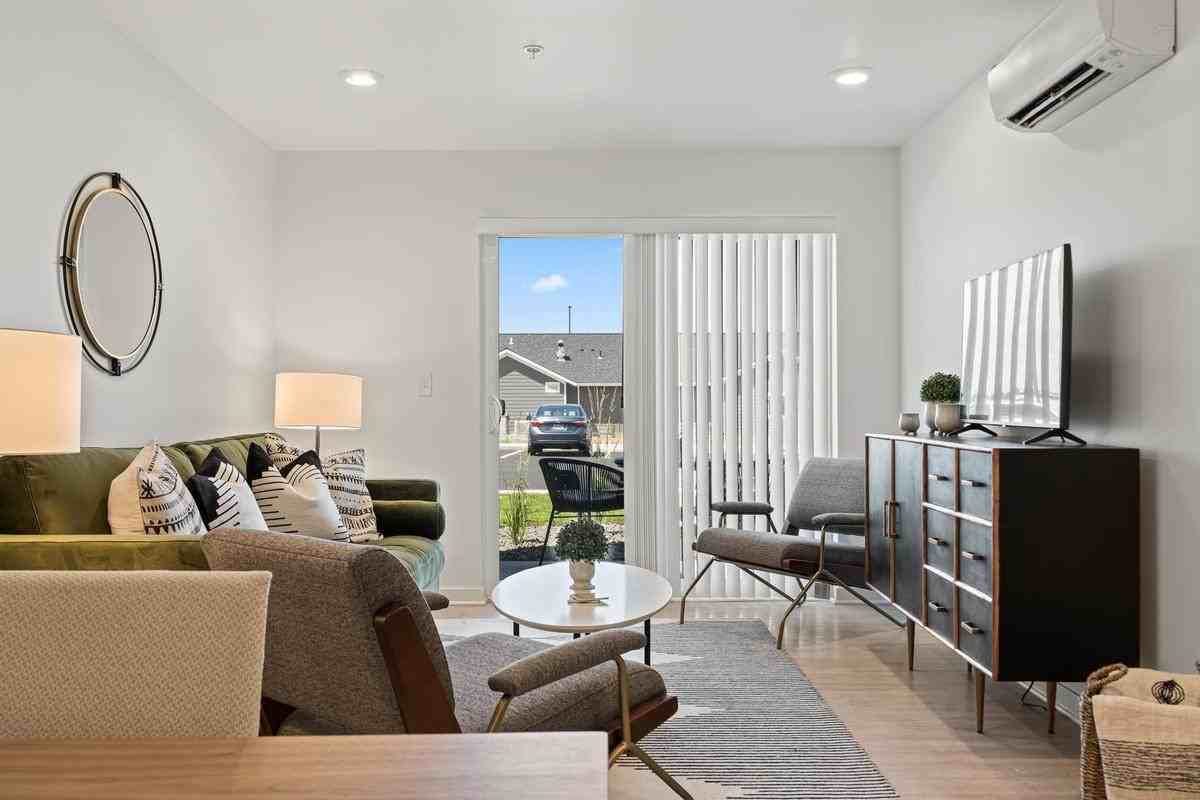 2210 Isaacs Ave - Photo 3 of 35