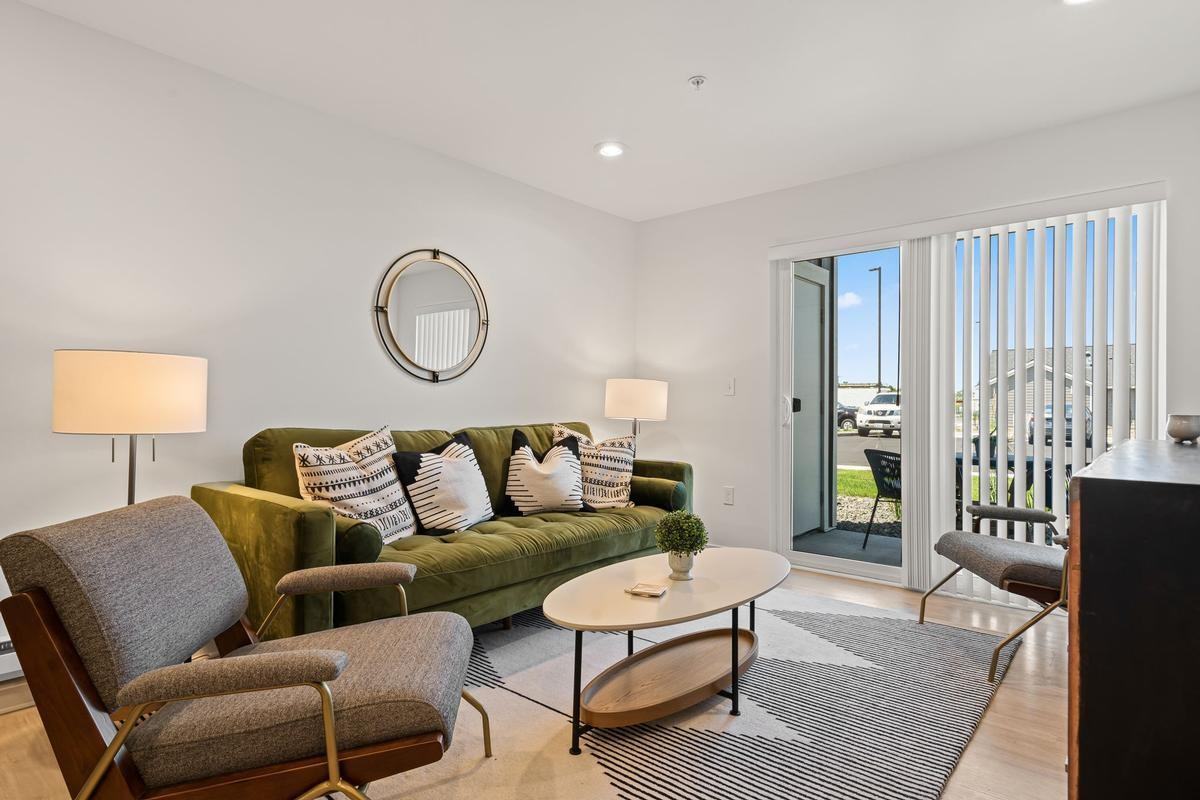 2210 Isaacs Ave - Photo 2 of 35