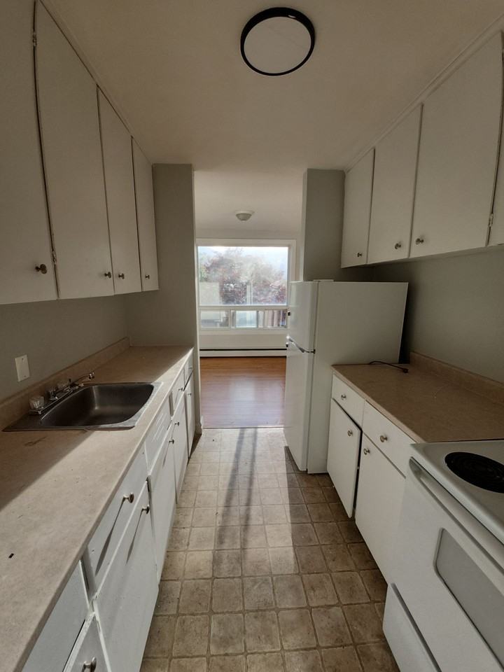 47 Park St #9 - Photo 3 of 10