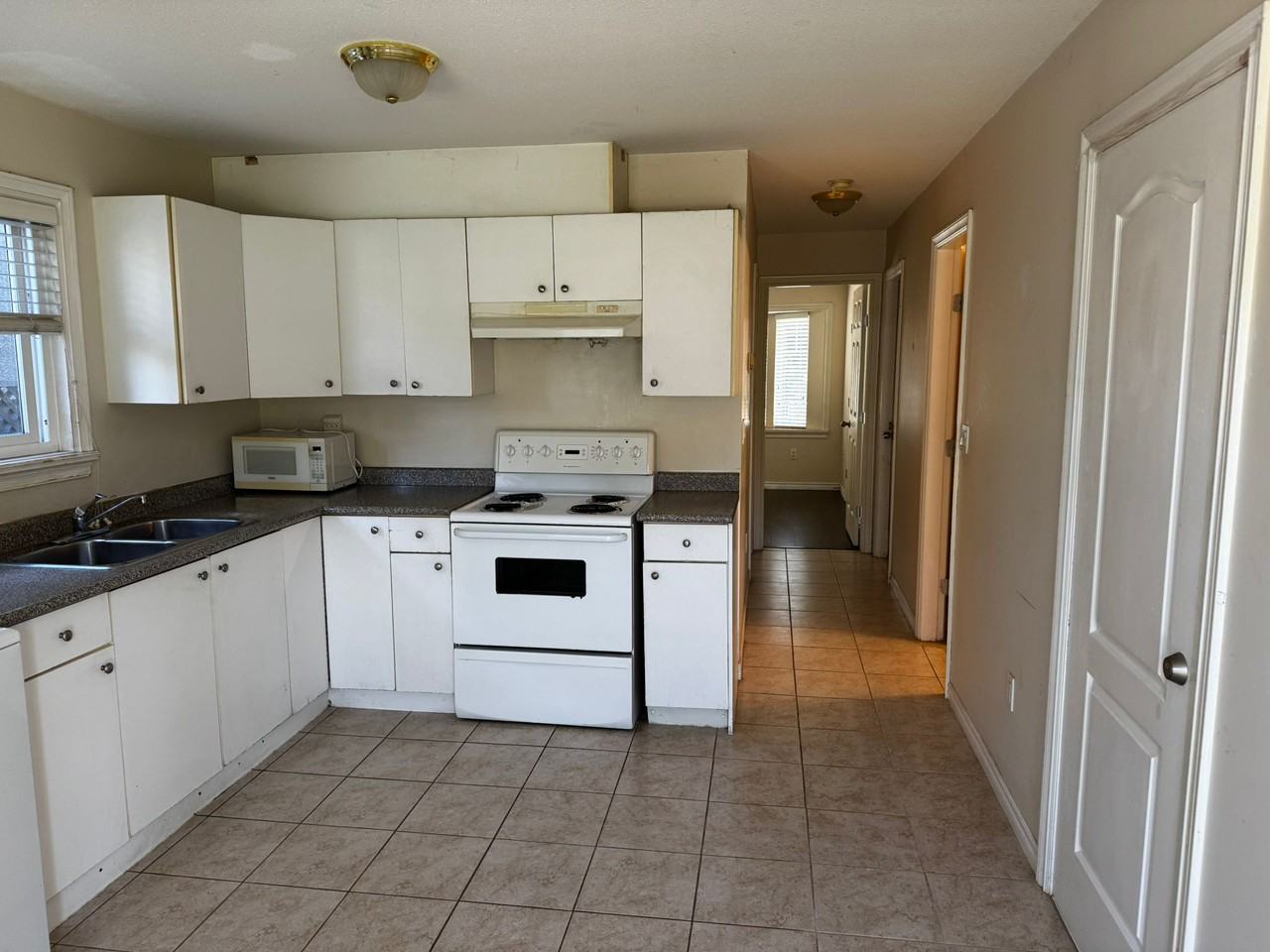 1657 E 55th Ave - Photo 3 of 10
