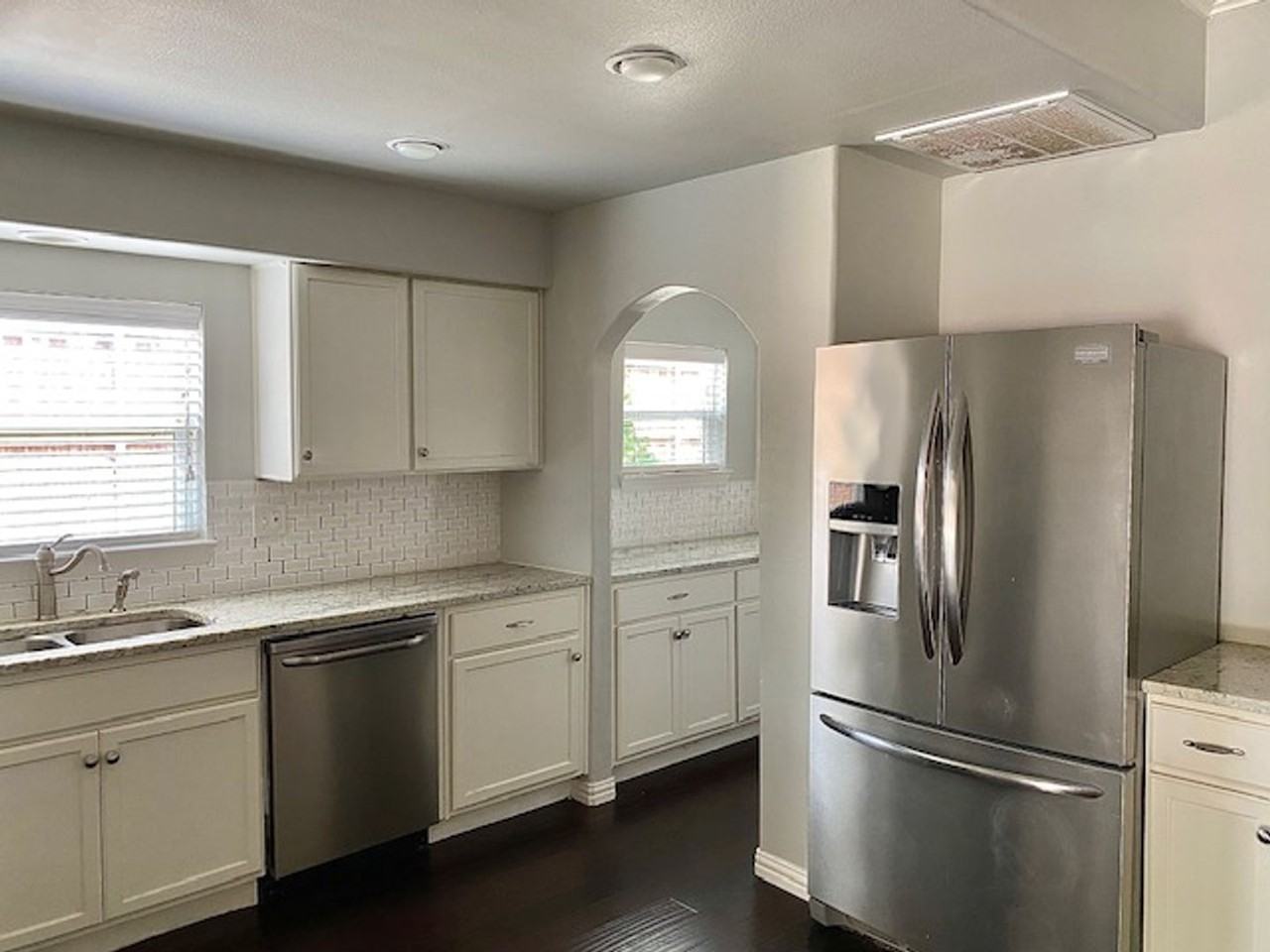 7110 Ash St - Photo 3 of 14