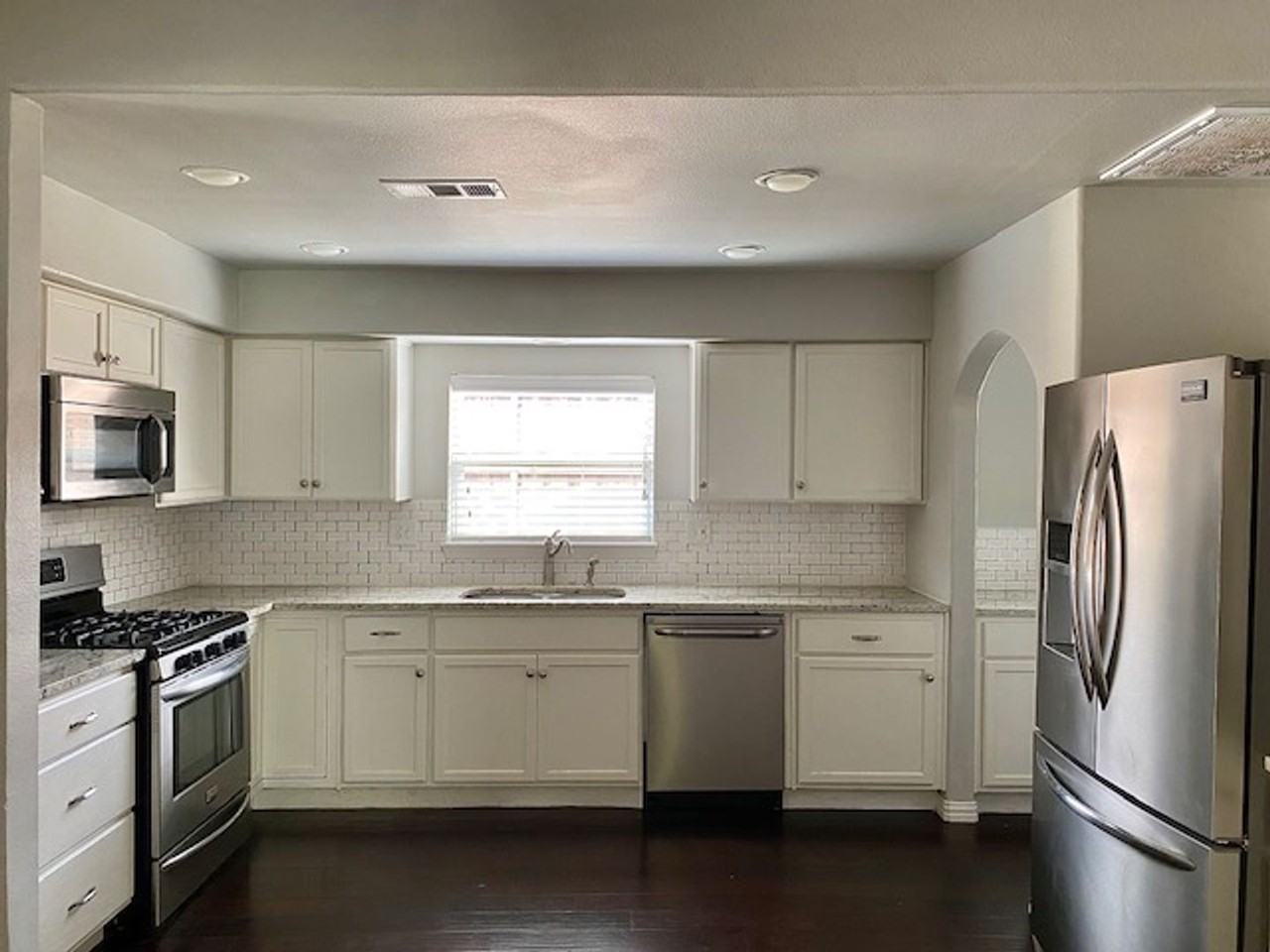 7110 Ash St - Photo 4 of 14
