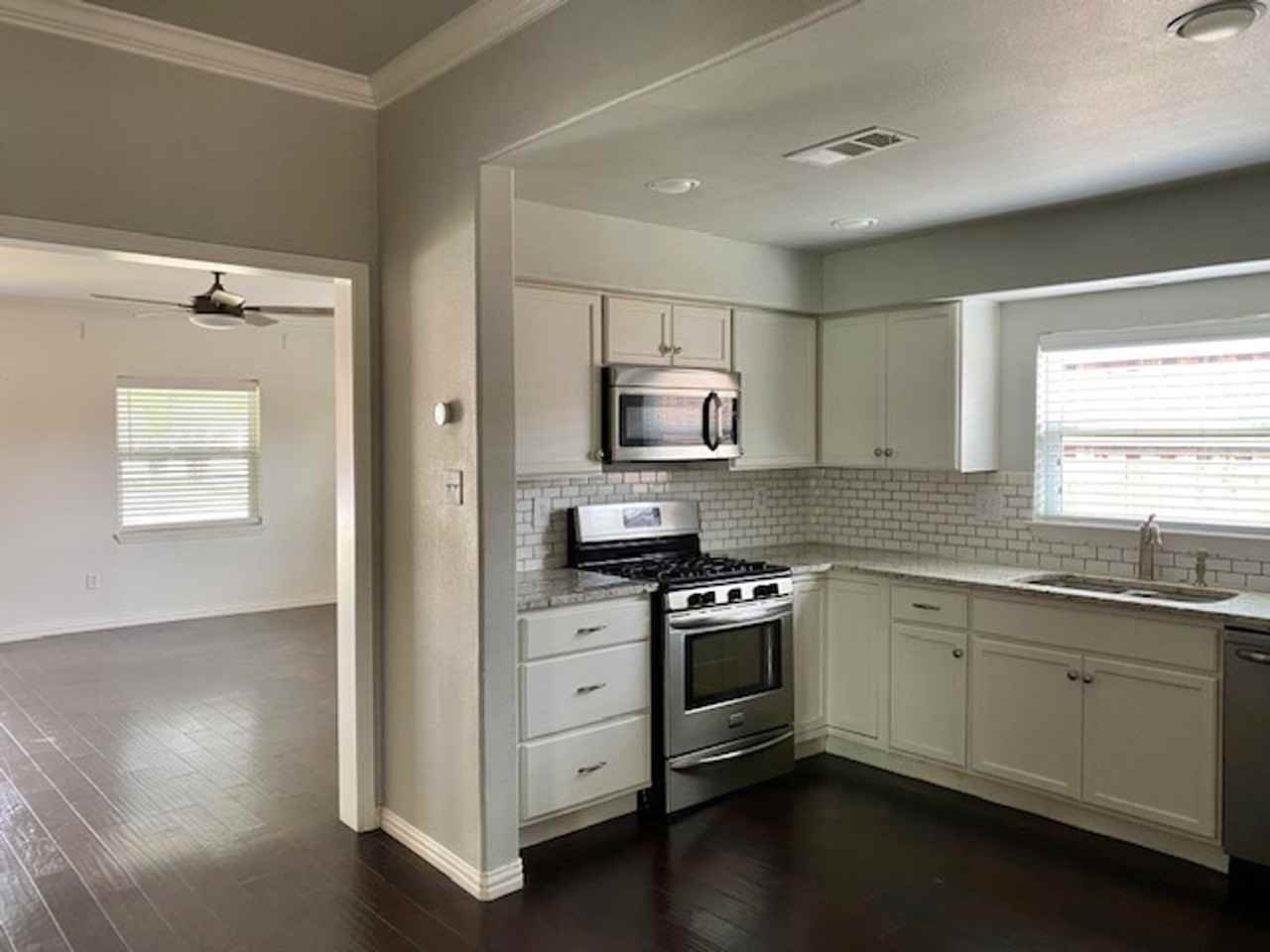 7110 Ash St - Photo 5 of 14