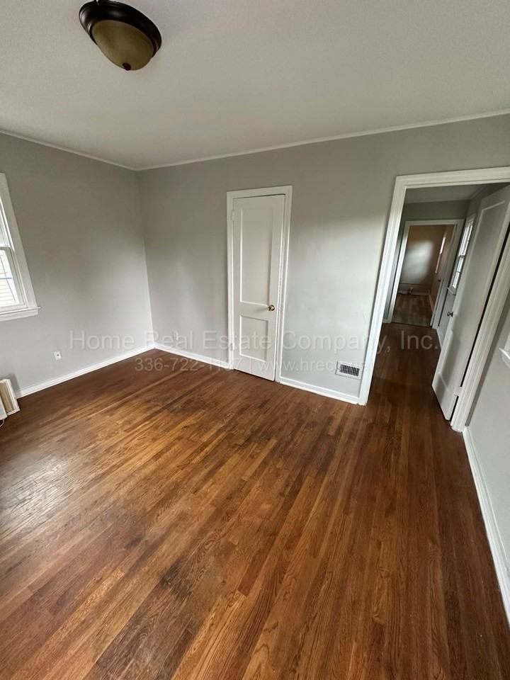 1403 Underwood Ave - Photo 2 of 6