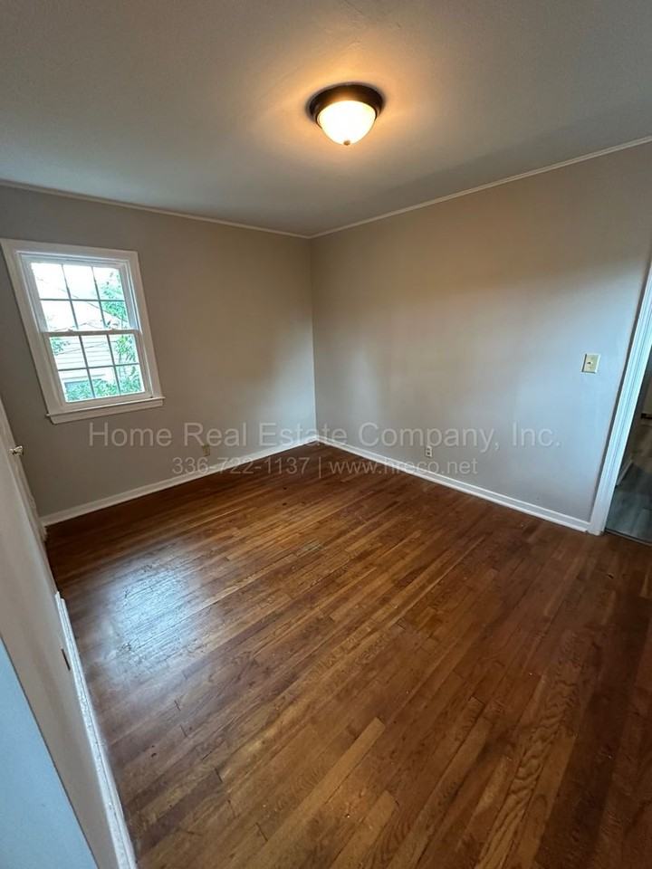 1403 Underwood Ave - Photo 3 of 6