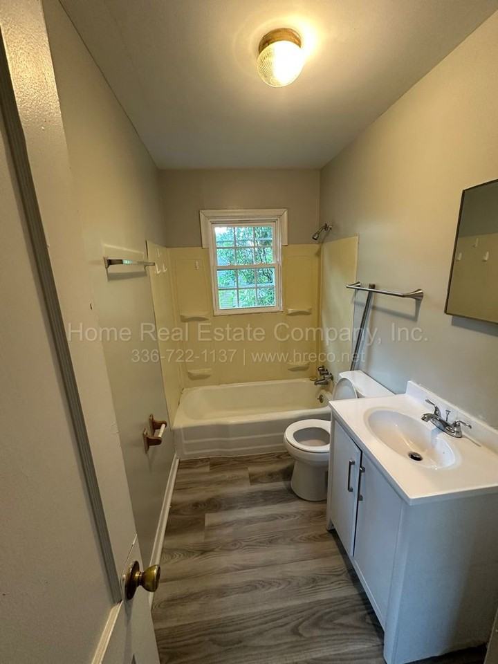 1403 Underwood Ave - Photo 4 of 6