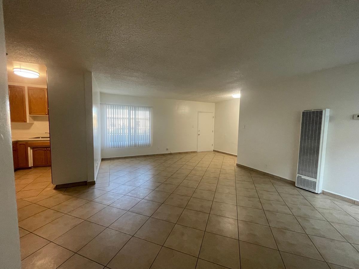 14710 Blythe St - Photo 4 of 14