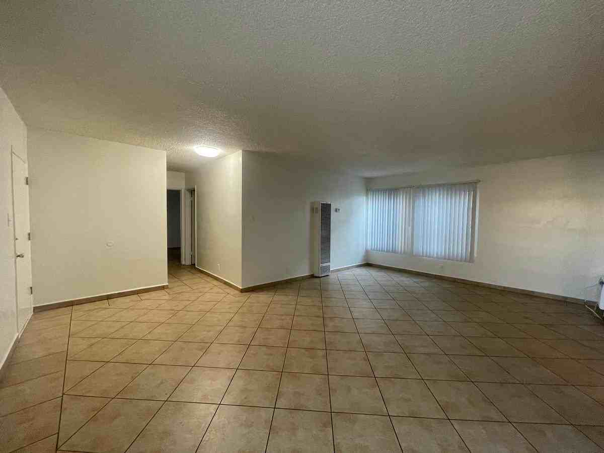 14710 Blythe St - Photo 5 of 14