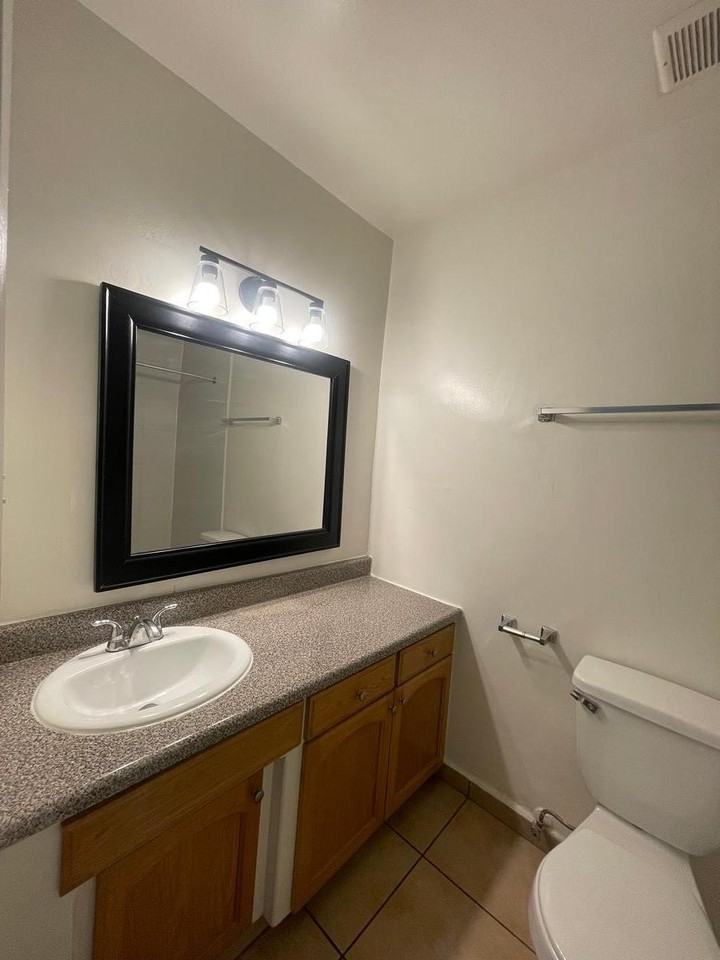 14710 Blythe St - Photo 7 of 14