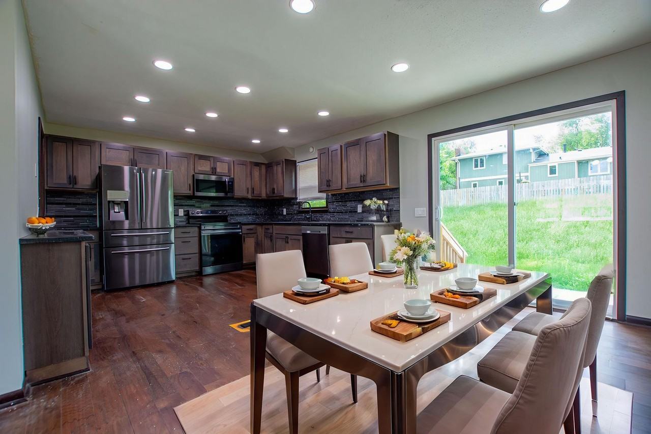 12111 Miami St - Photo 3 of 21