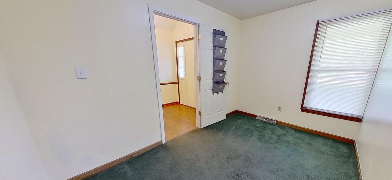 Vibrant Indianapolis haven with retro charm and contemporary updates - Photo 7 of 17