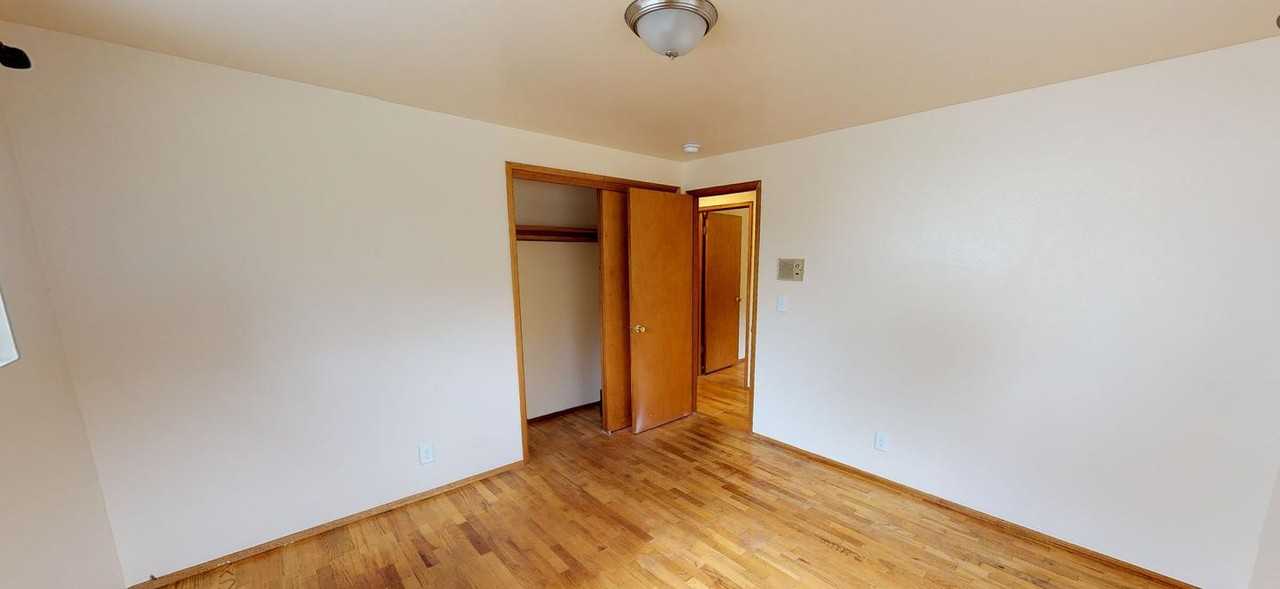 Spacious North Beacon Hill house with great views - Photo 5 of 17