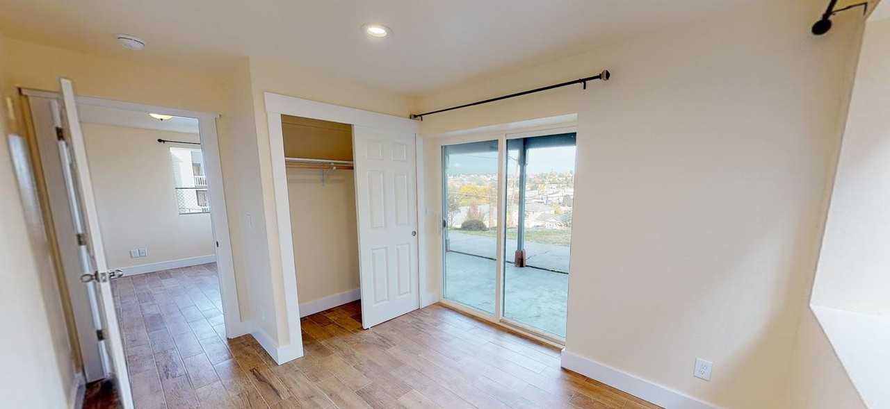 Spacious North Beacon Hill house with great views - Photo 6 of 17
