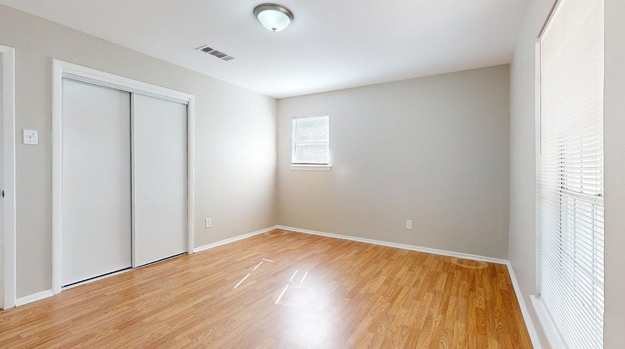 Fort Worth Beauty with Spacious Interiors and a Peaceful Setting - Photo 5 of 16
