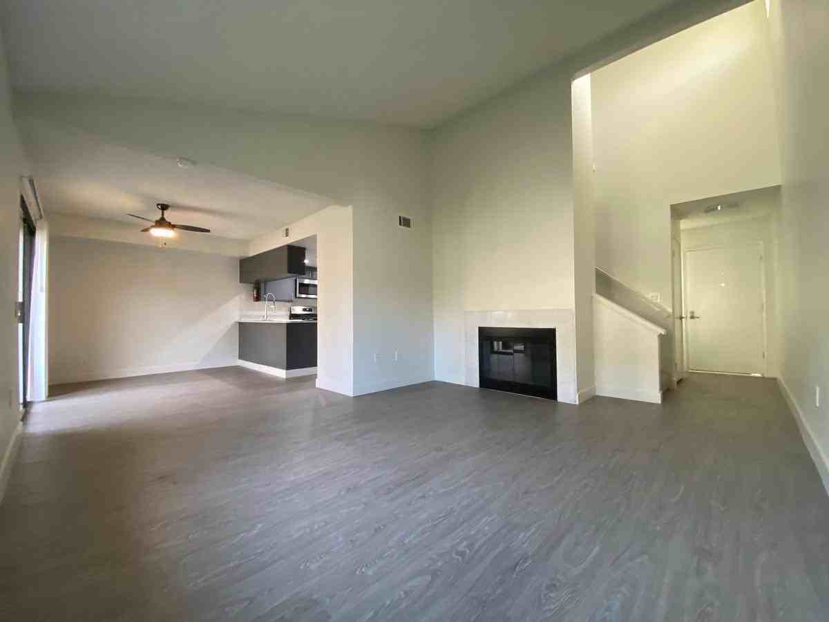 1865 North Clyde Street - Photo 5 of 20