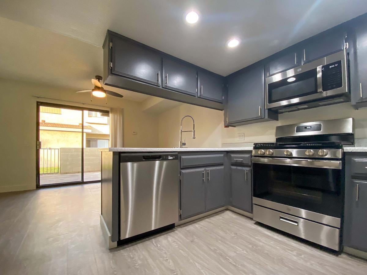 1865 Clyde St - Photo 4 of 20