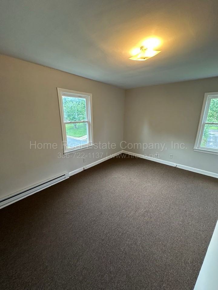 1447 Clark Ave #B - Photo 4 of 6