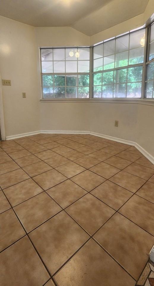 3525 Northwest 86th Way - Photo 5 of 17