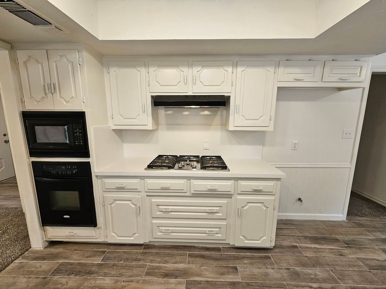 2220 Eastwood Dr - Photo 2 of 40