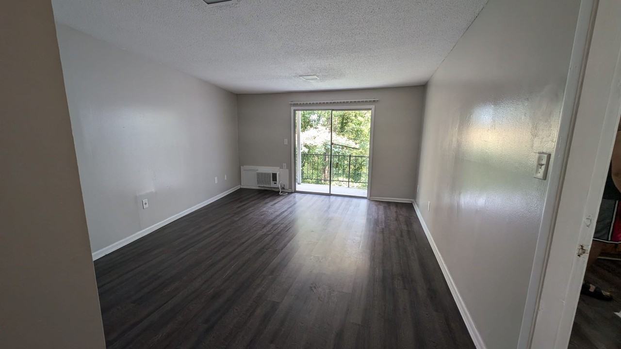 5250 Aquarius Dr - Photo 2 of 5
