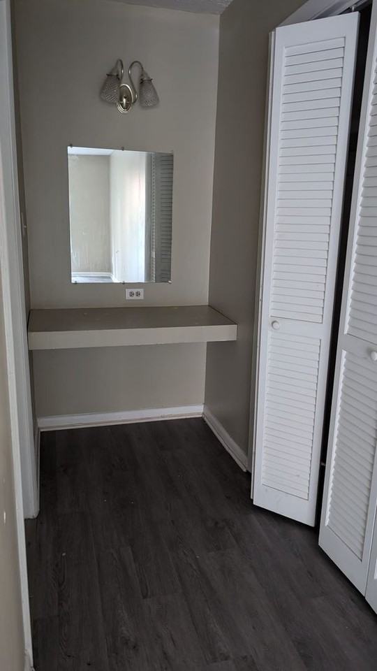 5250 Aquarius Dr - Photo 3 of 5