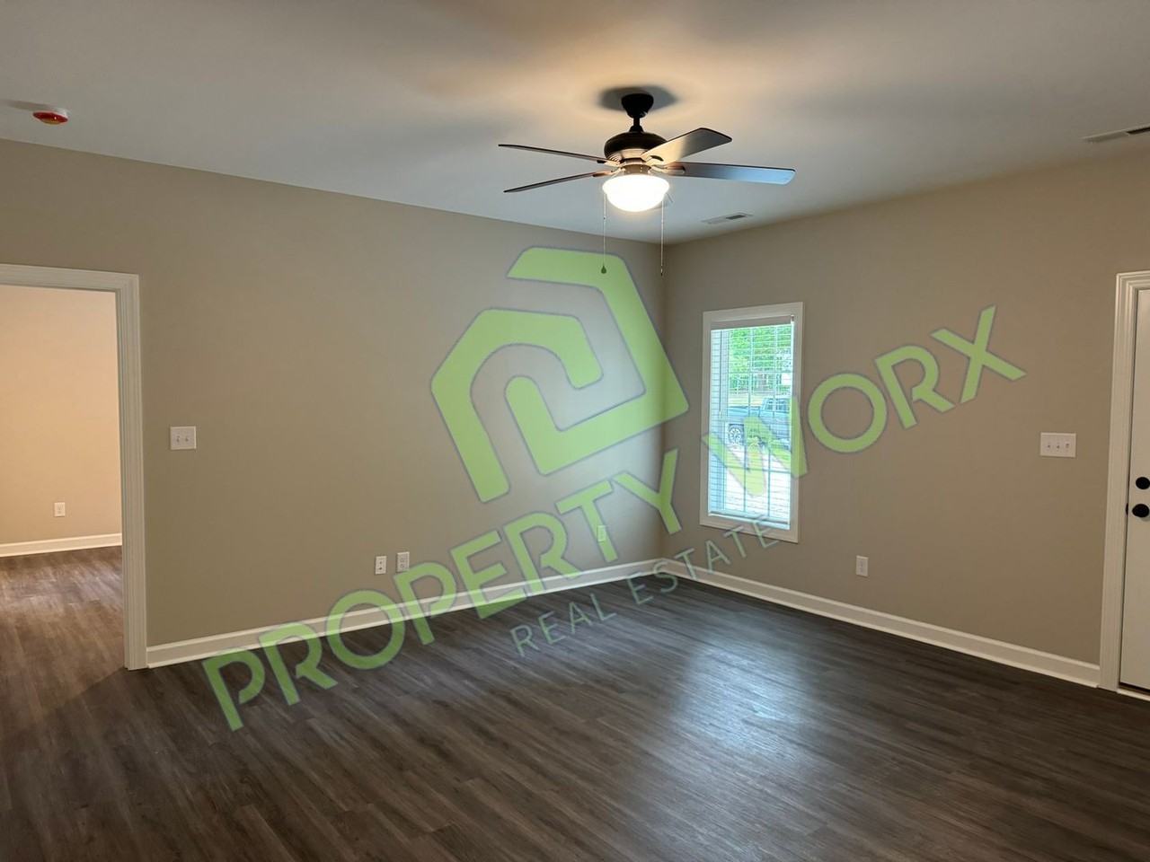 264 Regency Dr - Photo 2 of 10