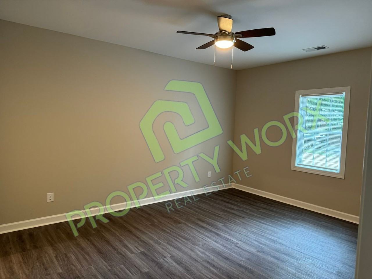 264 Regency Dr - Photo 3 of 10