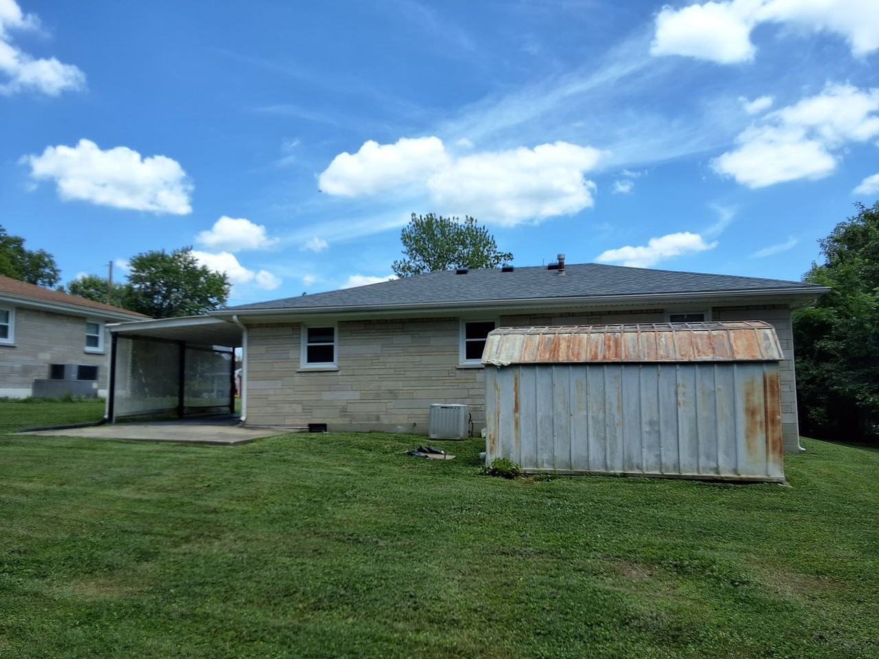 504 Sunrise Ln - Photo 2 of 15