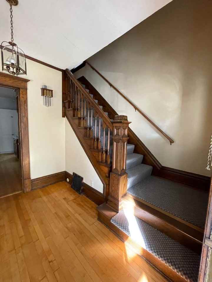 1615 22nd Ave Ne - Photo 3 of 24